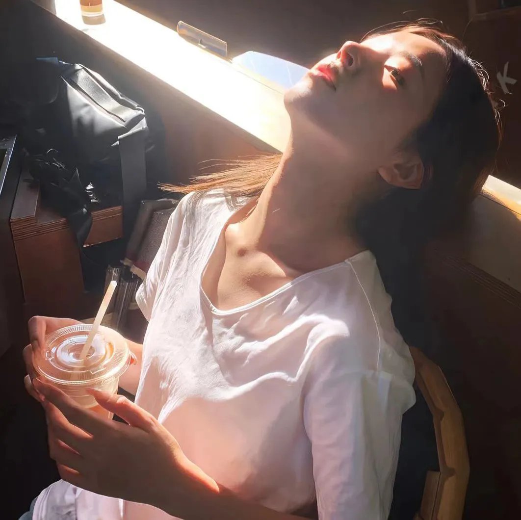 龙仁告别 海报